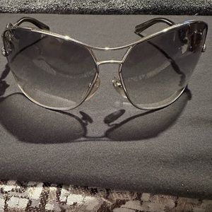 Authentic - Gucci Marina Chain Shield Sunglasses